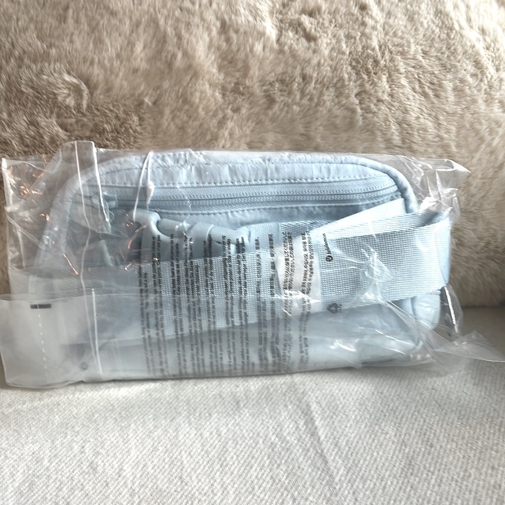 NWT LULULEMON BELT BAG 1L Powder Blue DEAD STOCK COLOR - Picture 14 of 16